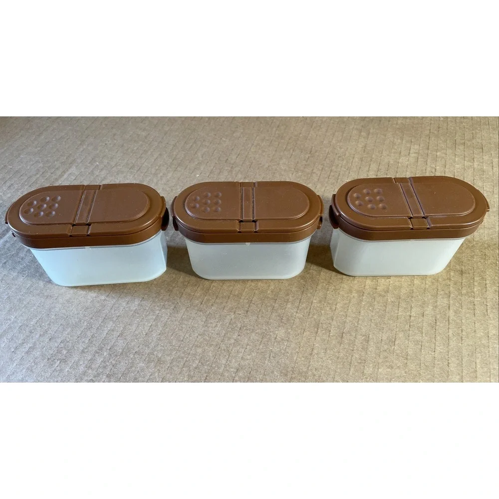 3 Tupperware # 1843 Modular Mates Spice Shaker Container Small‎ (brown)